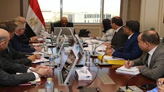 "الكهرباء" و"الخدمة الوطنية" يبحثان دعم مشروعات توشكى وشرق العوينات