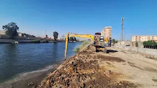 محافظ القليوبية يتابع إزالة مخالفة ردم وقطع بجسر ترعة الإسماعيلية بشبرا الخيمة -صور