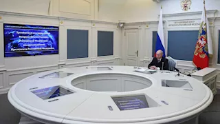 بعد تجميد قمته مع ترامب.. بوتين يشرف على مناورات للقوات النووية الروسية 