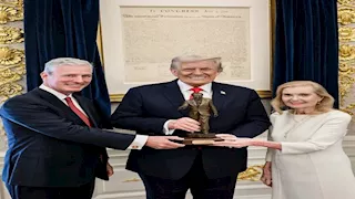 تعويضًا عن خسارته نوبل.. ترامب يتسلم جائزة مهندس السلام من مؤسسة "نيكسون"- صور