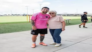 والدة بيكهام تلتقي ليونيل ميسي للمرة الأولى