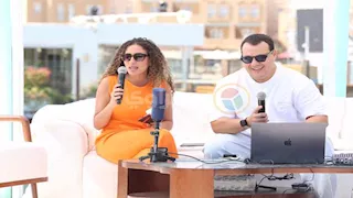 منة القيعي تؤلف وأحمد يحيى يلحن أغنية مع الجمهور على الهواء في جلسة مهرجان الجونة السينمائي