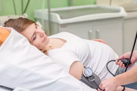 زلال البول وتسمم  الحمل- طبيب يوضح العلاقة بينهما