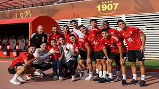 15 صورة ترصد لفتة إنسانية رائعة للأهلي تجاه مشجعه