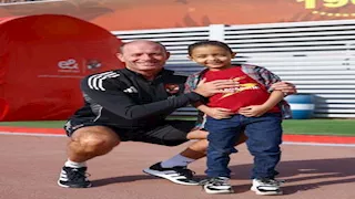 من هو الطفل الذي تواجد في مران الأهلي ودعمه اللاعبون؟