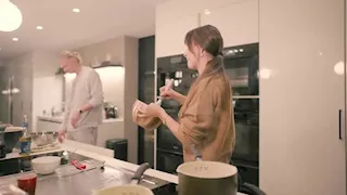 حياة ايرلينج هالاند اليومية.. من حليب المزرعة إلى الشواء مع حبيبته