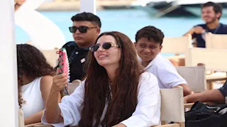 الأحمر يخطف الأنظار.. هنادي مهنا بإطلالة جريئة في ختام مهرجان الجونة 