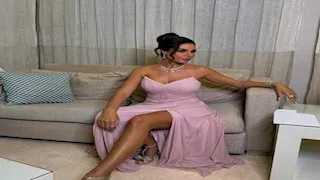 "فستان بفتحة ساق".. جلسة تصوير جريئة لـ نسرين أمين في الجونة وجومانا مراد تعلق