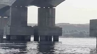 بعد اصطدام باخرة سياحية.. هيئة الطرق: كوبري كلابشة بأسوان آمن تمامًا (صور)