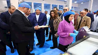 وزيرا التنمية المحلية والزراعة يتفقدان مشروع الإنتاج الحيواني ومجمع تمور الوادي الجديد