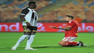 في لقطة مثيرة.. جراديشار يحصل على بطاقة حمراء أمام أيجل نوار (فيديو وصور)