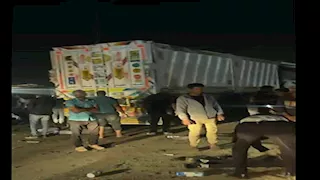 العربيات بقت صفيح.. تصادم بين 3 تريلات وسيارات على طريق السويس 