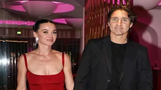 كاتي بيري ورئيس وزراء كندا السابق يظهران علنا أمام كباريه كريزي هورس.. فيديو