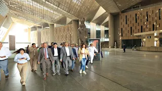"فودة والنجار" يتفقدان قاعات العرض ومناطق استقبال الزوار بالمتحف المصري الكبير
