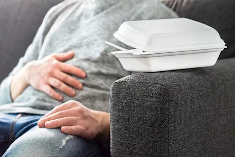 متوفر في مطبخك- مكون يعالج انتفاخ البطن بعد العشاء