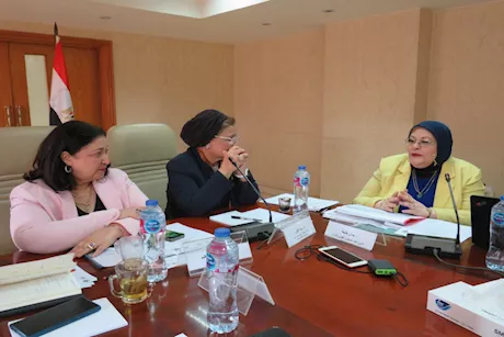 اجتماع بالصحة لبحث استعدادات المرحلة الثانية من استراتيجية السكان