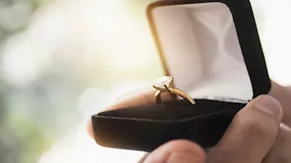 امرأة تتزوج مريضا بالسرطان من أجل الكلى.. هذا ما حدث