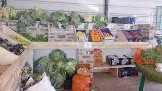 الطماطم بـ15 والبطاطس بـ10 جنيهات.. أسعار الخضراوات في سوق اليوم الواحد بالوادي الجديد