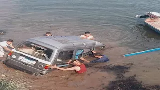 بالصور- مصرع سيدة وابنتها والسائق في انقلاب سيارة بترعة بالقليوبية