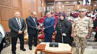 محافظ جنوب سيناء يكرّم أسر الشهداء في ذكرى انتصارات أكتوبر (صور)