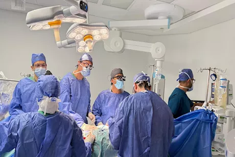 نجاح أول حراجة قلب مفتوح بالتدخل المحدود داخل مستشفى تأمين صحي شامل