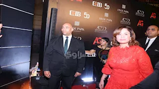 بفستان أحمر.. إلهام شاهين في افتتاح مسرحية "أم كلثوم" بحضور نجوم الفن