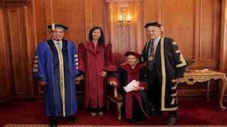 الجامعة البريطانية تمنح الدكتوراه الفخرية ليسرية لوزا ساويرس بحضور العائلة -(صور)