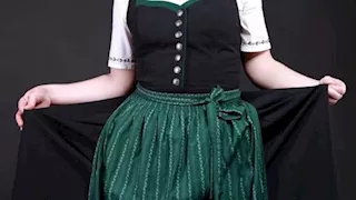   مقابل 25 دولار.. مقهي يتيح للزبائن تجربة دور "الخادمات"