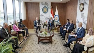 وزير البترول يبحث مع السفير الأسترالي التعاون الاستثماري في التعدين والطاقة