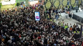 الشيخ ياسين التهامي ونجله يشعلان حماس أهالي كفر الشيخ في حفل ختام مولد الدسوقي -صور