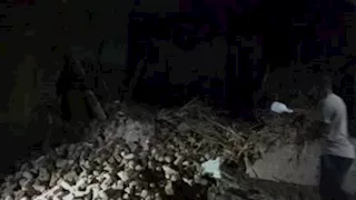 3 زهرات قطفها الموت في قنا.. القصة الكاملة لانهيار سقف منزل "الرواتب" (صور)