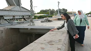 بالصور.. محافظ البحيرة تتابع انتظام تصريف مياه النيل عبر قناطر إدفينا 