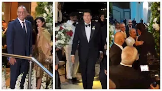 بالصور.. هاني رمزي يستقبل ضيوفه من نجوم الفن في حفل زفاف نجله شادي