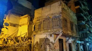 صادر له قرار هدم من 53 سنة.. انهيار جزئي لعقار في الإسكندرية - صور