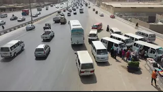 النقل تناشد المواطنين دعم التوعية بمخاطر السلوكيات السلبية على الطرق