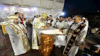 البابا تواضروس يصلِّي قداسًا تاريخيًّا في "درنكة".. ومشاركة شعبية غير مسبوقة