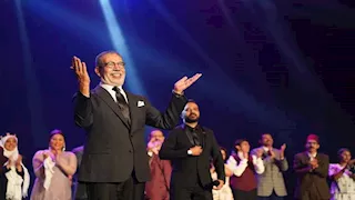 أول تعليق من مدحت العدل بعد افتتاح مسرحية "أم كلثوم"