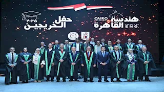 بالصور.. ظهور جديد لعصام شرف رئيس الحكومة الأسبق ووزراء بحفل تخرج هندسة القاهرة