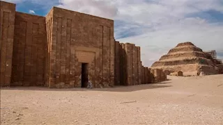 أول تعليق من "السياحة" حول سرقة لوحة أثرية من منطقة سقارة