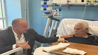 "قصص متفوتكش".. أنباء رحيل جون إدوارد.. وكواليس زيارة الخطيب لحسن شحاتة