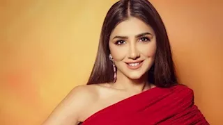 مي عمر بلوك جريء.. كيف نسقت إطلالتها؟