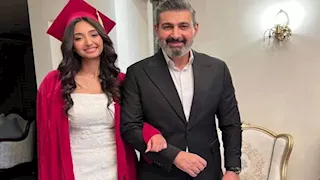 "حصلت على منحة تفوق".. بكاء ابنة ياسر جلال قبل سفرها ألمانيا "فيديو"