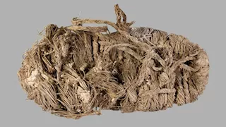 اكتشاف حذاء عشبي عمره 750 عاما في عش نسر في إسبانيا