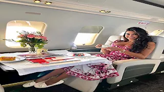 ياسمين صبري ومي عمر.. 20 صورة لنجوم الفن داخل طائرات خاصة