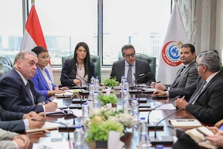 وزيرا الصحة والتخطيط يبحثان تسريع إنجاز المشروعات الصحية