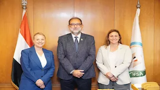 رئيس "سلامة الغذاء" يلتقي المستشارين الزراعي والتجاري بسفارة نيوزيلندا لتعزيز التعاون