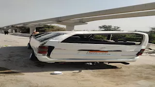 بالأسماء.. 12 مصابا في تصادم سيارتين على الطريق الزراعي بسوهاج