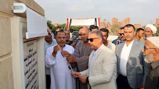 محافظ الإسماعيلية يفتتح طريقًا حيويًا يربط الحمادات بأبو عطوة (صور)