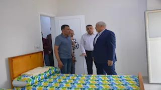 بالصور- محافظ الوادي الجديد يتفقد سكن الطالبات المغتربات