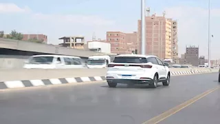 صور| استمرار التعدي على مسار الأتوبيس الترددي.. ومناشدة من النقل للسائقين